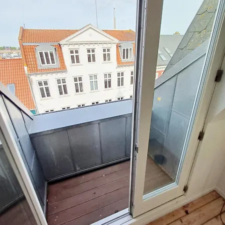 Bright With Balcony Apartment