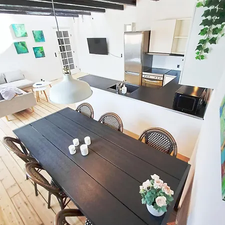 Bright With Balcony * راندرس